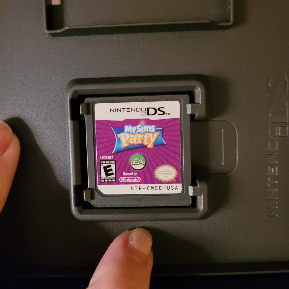 My Sims Party - Picture 2 of 2